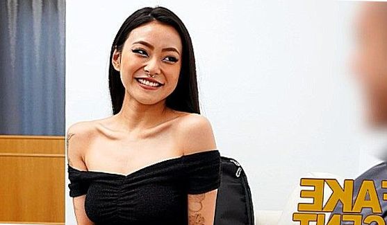 Молодые 18+: Nikky Thorne — пылкая блондиночка в чулках, которая решает порадовать лысого мужика, сделав ему минет, порно видео
