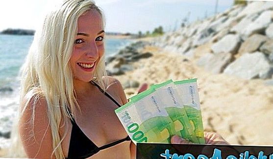 Две стройняшки ласкаются на кровати, порно видео