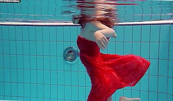 Chloe Toy соблазнительно раздевается в приемной офиса, в надежде на повышение, порно видео