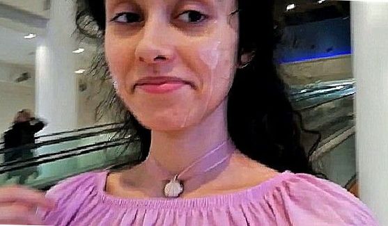 Она так страстно, все глубже и глубже заглатывает пенис, что выглядит, как настоящая порноактриса, порно видео