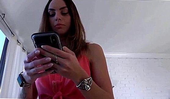 Вайнесса Орхид теребит киску, порно видео
