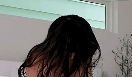 Горячая брюнетка Saskia Steele умеет отжигать в пореве, орал, вдвоём, порно видео